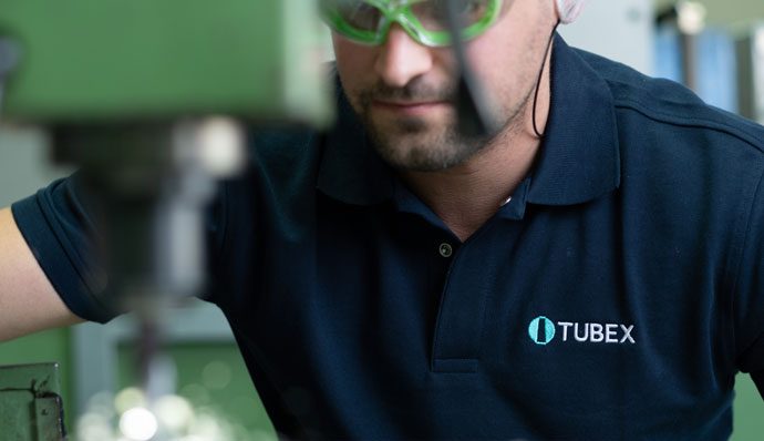 Tubex ist auf die Herstellung von Aluminiumtuben spezialisiert.